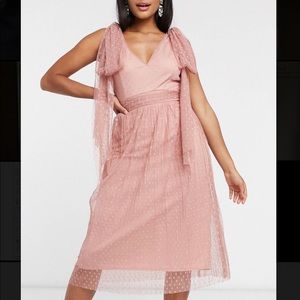 Lovely blush midi dress w/ bows on shoulders